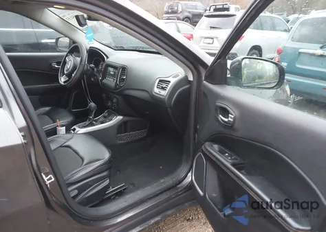 2019 Jeep Compass Latitude 4X4 from USA, damaged, VIN 3C4NJDBB7KT849699